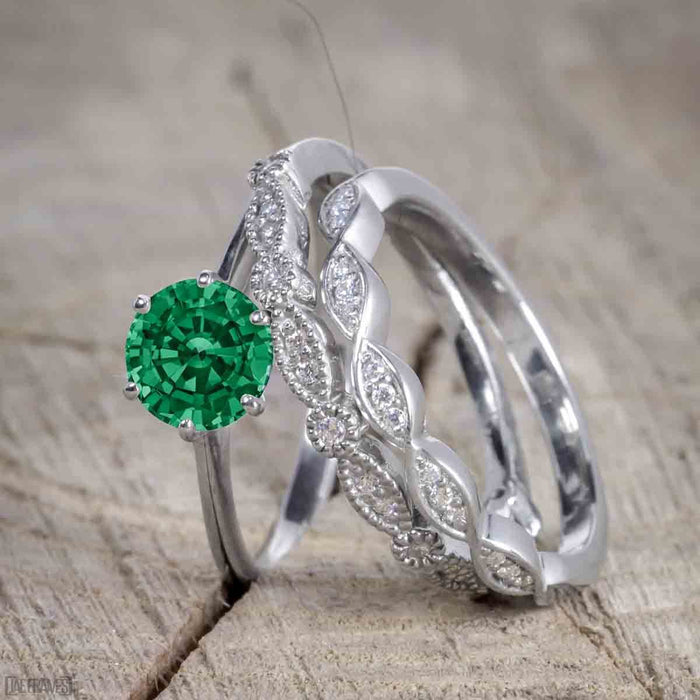 Unique 1.50 Carat Round cut Emerald and Diamond Trio Wedding Ring Set in White Gold for Her