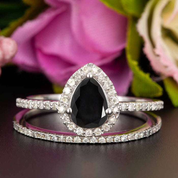 1.50 Carat Pear Cut Black Diamond and Diamond Wedding Ring Set in 9k White Gold for Modern Brides