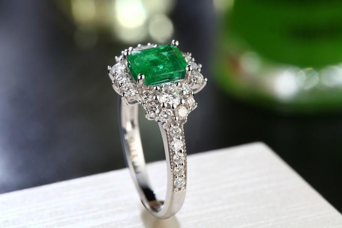 2 Carat beautiful Emerald and Diamond Engagement Ring