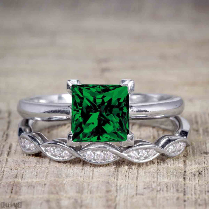 Artdeco 1.50 Carat Princess cut Emerald and Diamond Trio Wedding Bridal Ring Set White Gold