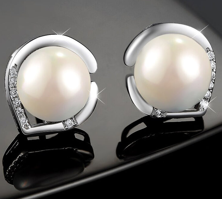 Natural 3.10 Carat Fresh Water Pearl and Diamond Stud Earrings in White Gold