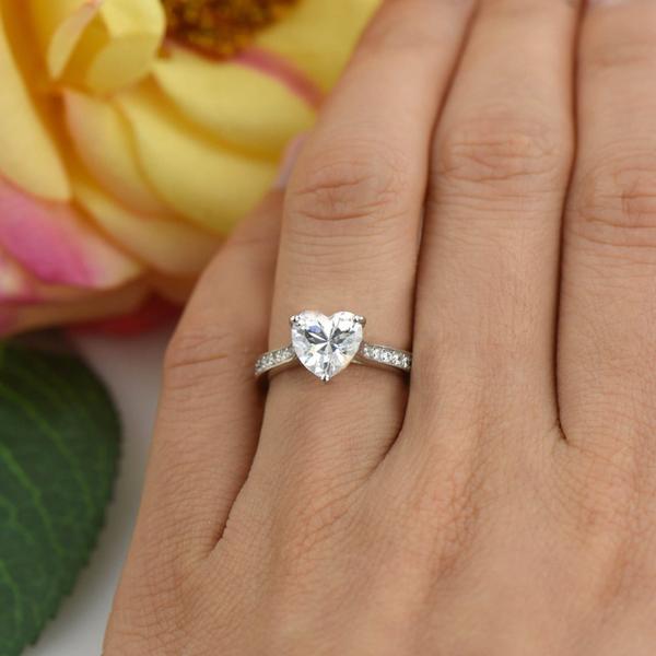 Heart-Shaped 1 or 2ct Solitaire Moissanite S925 Ring on Pave Band | Moisza