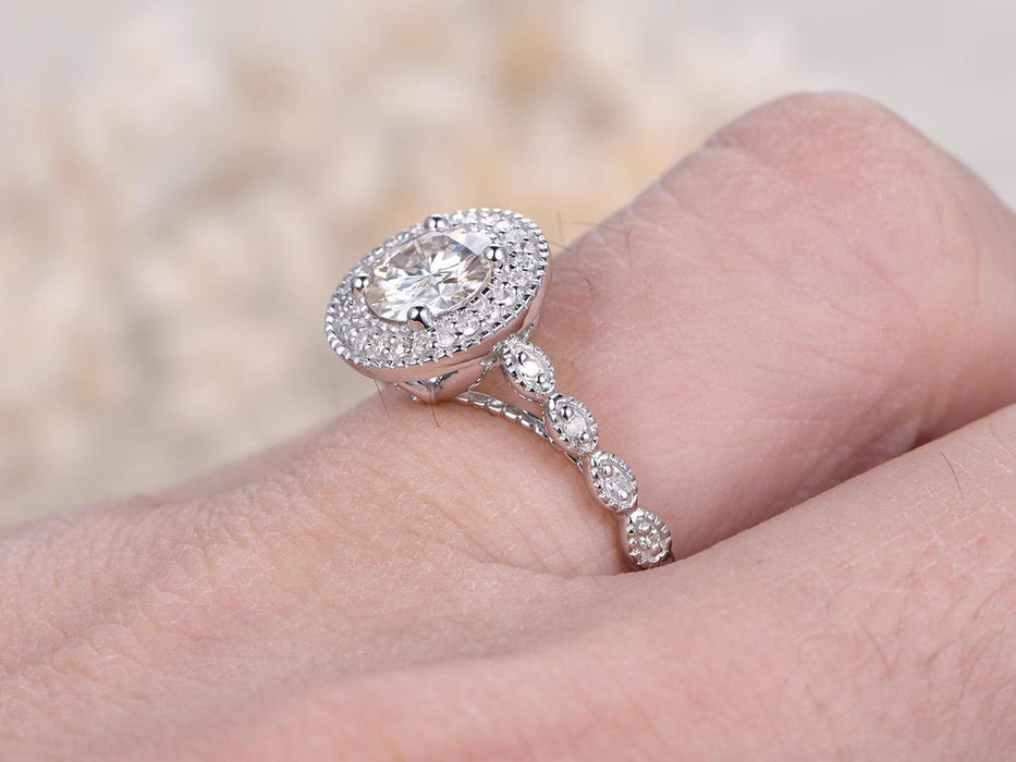 Limited Time Sale Superb Handcrafted 1.50 Carat Round Cut Moissanite and Diamond Wedding Engagement Ring in White Gold