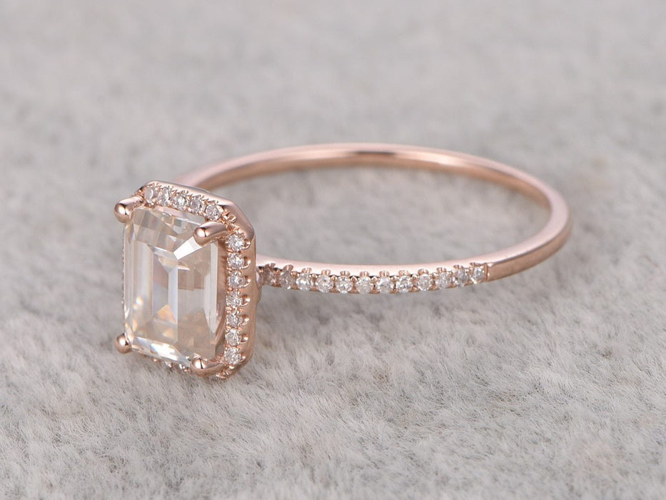 Antique Art Deco 1.50 Carat Emerald Cut Moissanite and Diamond Engagement Ring for Women in White Gold