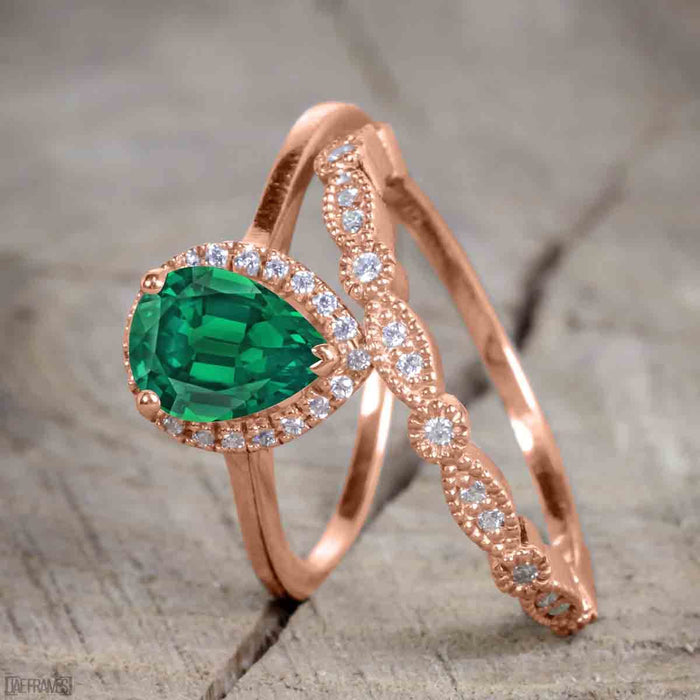 Bestselling 2.50 Carat Pear cut Trio Wedding Ring Set with Emerald and Diamond on Rose Gold for Her