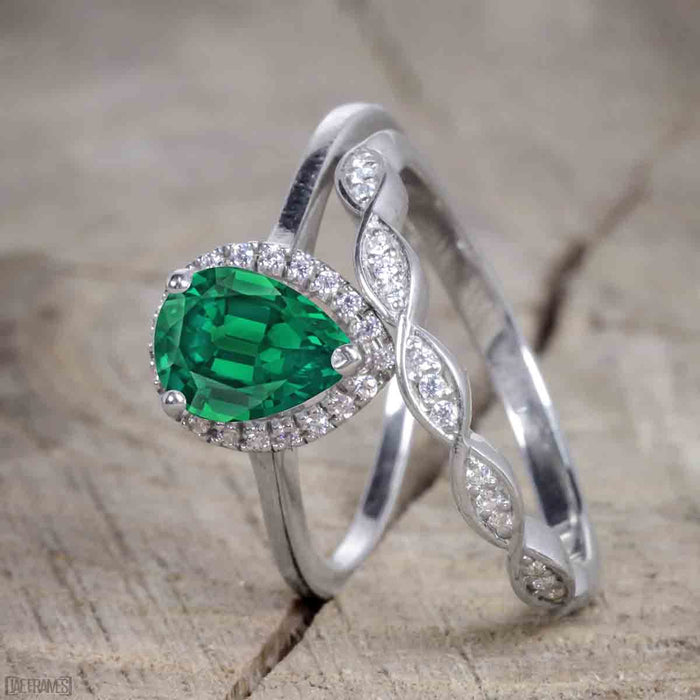 Unique antique 2.50 Carat Pear cut Emerald and Diamond Trio Wedding Ring Set for Women in White Gold