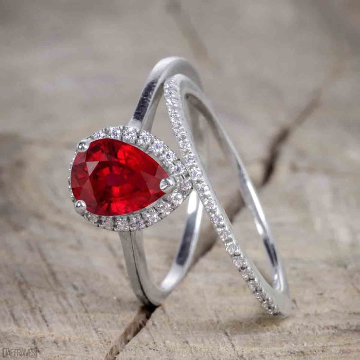 Unique antique 2.50 Carat Pear cut Ruby and Diamond Trio Wedding Ring Set for Women in White Gold