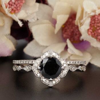 Vintage 1.50 Carat Round Cut Black Diamond and Diamond Classic Bridal Ring Set in White Gold
