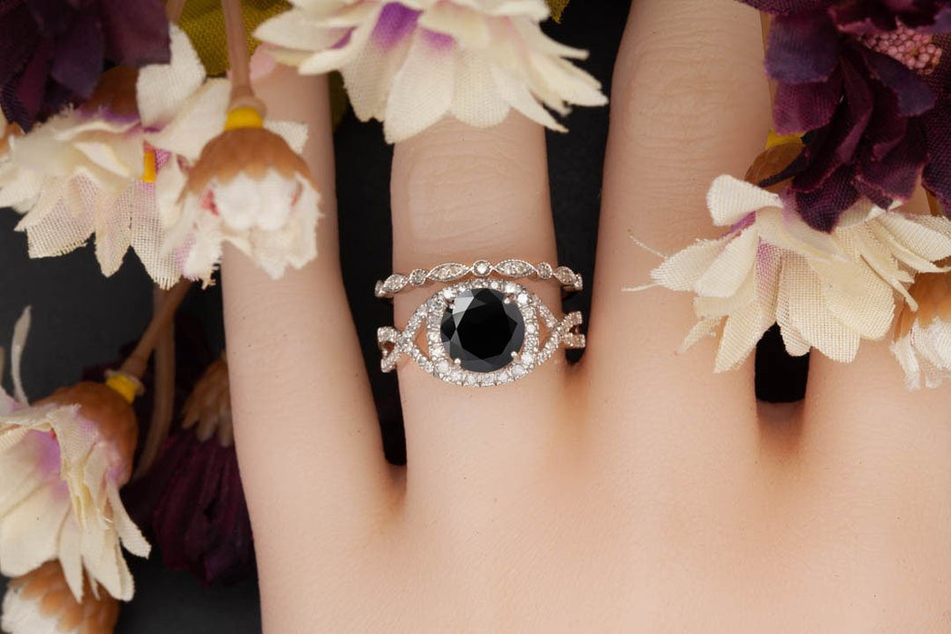 Big 1.50 Carat Round Cut Black Diamond and Diamond Art Deco Bridal Ring Set in White Gold