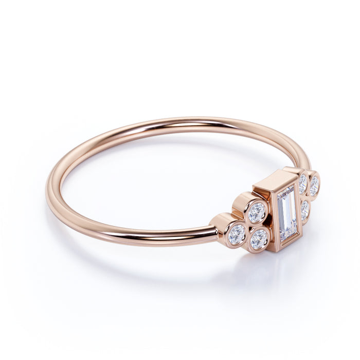 Artdeco Bezel Set Emerald and Round Cut Diamond Stacking Ring in Rose Gold