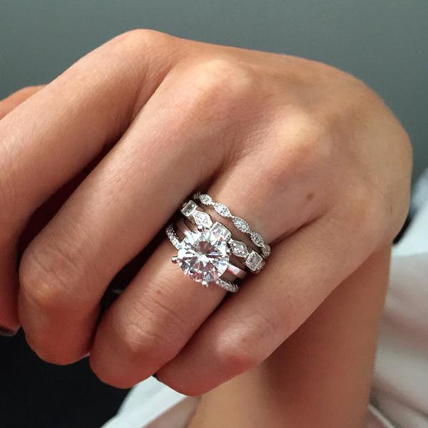 Solitaire with sales stacked bands