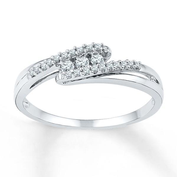 Fantastic Trilogy Round Diamond Engagement Ring