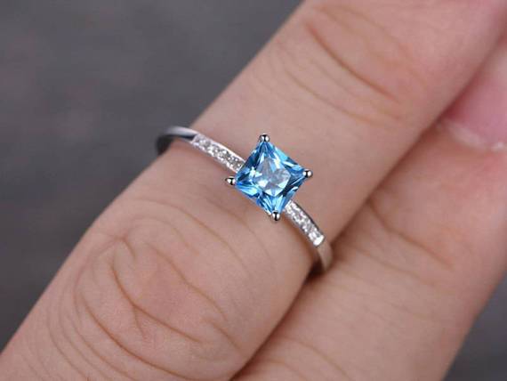 1.25 Carat Princess Cut London Blue Topaz Milgraine Engagement Ring in White Gold